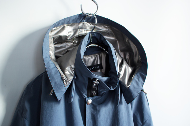 PORTVELの2way Tech Coach jacketのSMOKE BLUEの画像