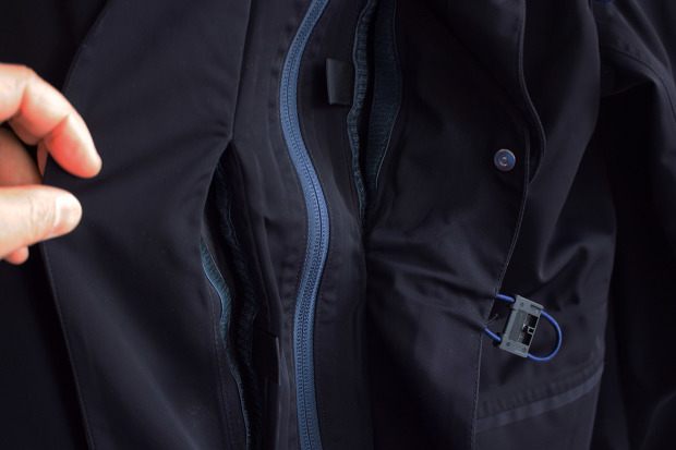 MeanswhileのWaterproof Operation JacketのNavyの隠しポケットの画像