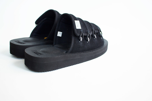 Suicoke Mura-VsのBlackの斜め後ろからの画像