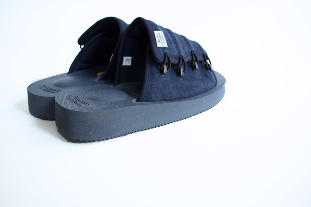 Suicoke Mura-VsのNavyの斜め後ろからの画像