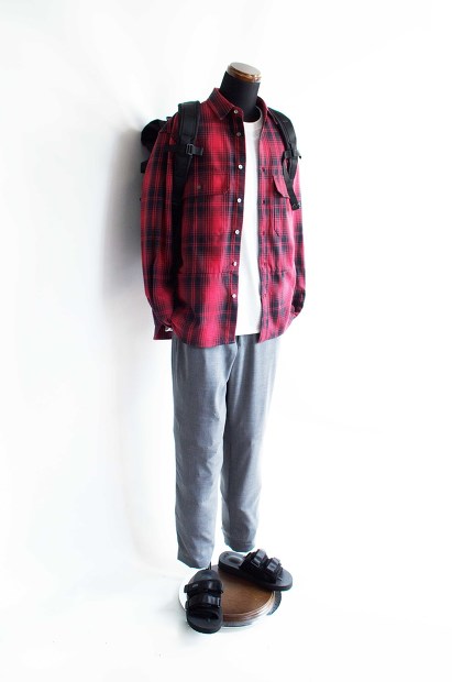 Menaswhile Flannel Check Shirt JacketのRedの全身スタイルの画像