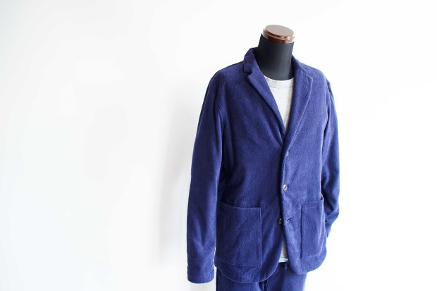 Thing fabricsのTailored collar jacketのNavyのスタイルの斜め前の画像