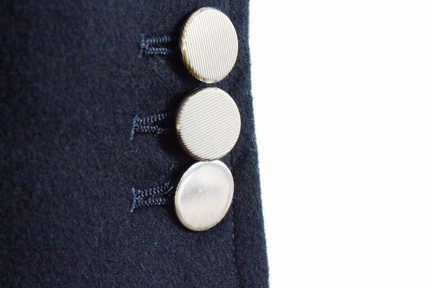 BrenaのDoroit Jacketの袖ボタンの画像