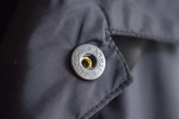 PortvelのCoach JacketのBlackのスナップボタンの画像