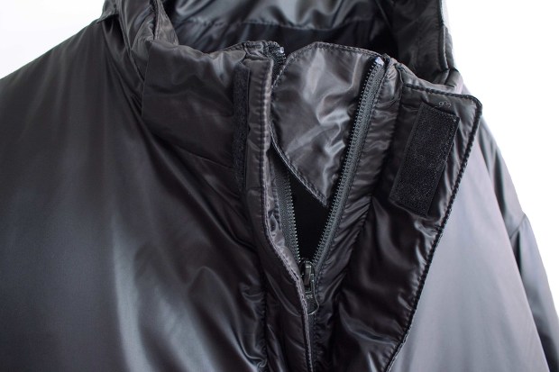 Melpleのエアドームジャケットのブラックのジップの画像