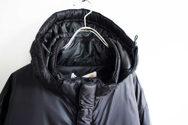Melpleのエアドームジャケットのブラックのフードの画像