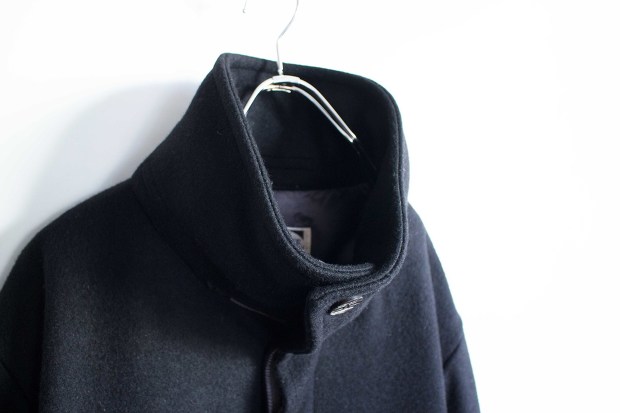White line　Angola Wool Coatの襟部分の画像