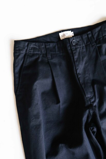 STILL BY HAND セルビッチチノテーパードタックパンツ PT02261