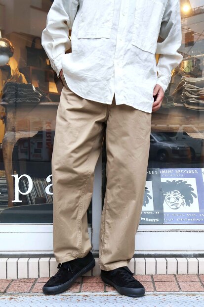 STILL BY HAND セルビッチチノテーパードタックパンツ PT02261