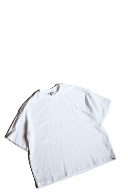 THING FABRICS TF LOOSE T-SHIRT (1mm) TFIN-2002の物撮り画像。今治タオル技術による1mmパイル生地を使用した、柔らかな質感と高い吸水性を備えたルーズシルエットTシャツ。