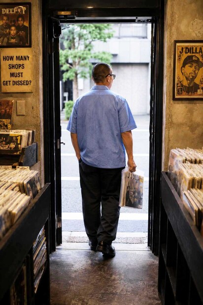 BRENA × LAMPA別注 Thomas Mason 80年代デッドストック生地使用 ストライプオープンカラー半袖シャツ Blaze Vintage Especially Made for Lampanの着用動画