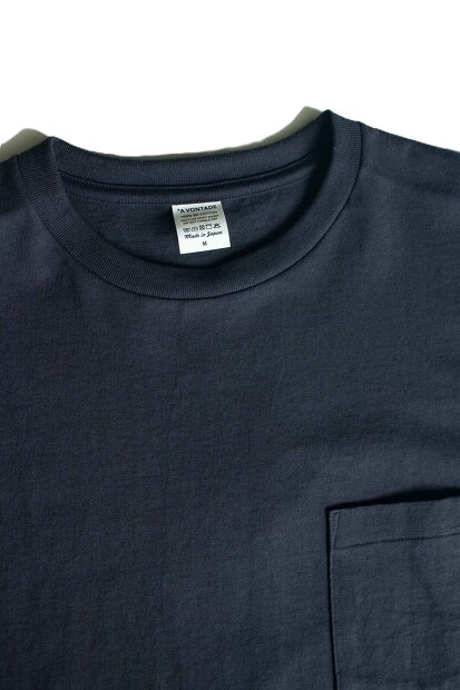 A VONTADE 7.5OZ POCKET T-SHIRTS S/S VTD-0590-CSの着用画像。空紡糸を使用したドライタッチな丸胴ポケットTシャツ。カリッと乾いた肌触りとラギッドな空気感が魅力の日本製Tシャツ。