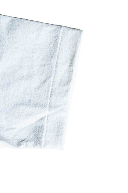 A VONTADE 7.5OZ POCKET T-SHIRTS S/S VTD-0590-CSの着用画像。空紡糸を使用したドライタッチな丸胴ポケットTシャツ。カリッと乾いた肌触りとラギッドな空気感が魅力の日本製Tシャツ。