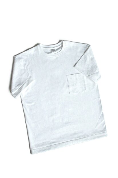 A VONTADE 7.5OZ POCKET T-SHIRTS S/S VTD-0590-CSの着用画像。空紡糸を使用したドライタッチな丸胴ポケットTシャツ。カリッと乾いた肌触りとラギッドな空気感が魅力の日本製Tシャツ。