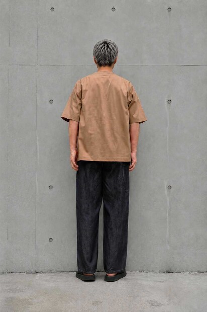 STILL BY HAND ライトデニムタックパンツ DN01262 着用画像