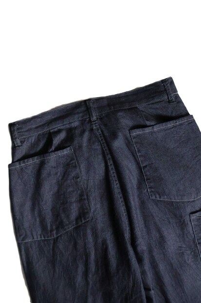 STILL BY HAND ライトデニムタックパンツ DN01262 商品画像