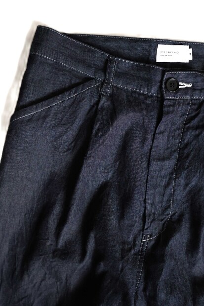 STILL BY HAND ライトデニムタックパンツ DN01262 商品画像