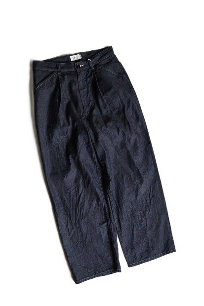 STILL BY HAND ライトデニムタックパンツ DN01262 商品画像