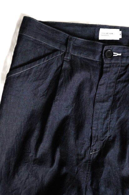 STILL BY HAND ライトデニムタックパンツ DN01262