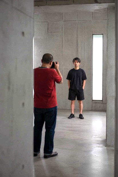 STILL BY HAND コットンシルク半袖Tシャツ CS02262 着用画像